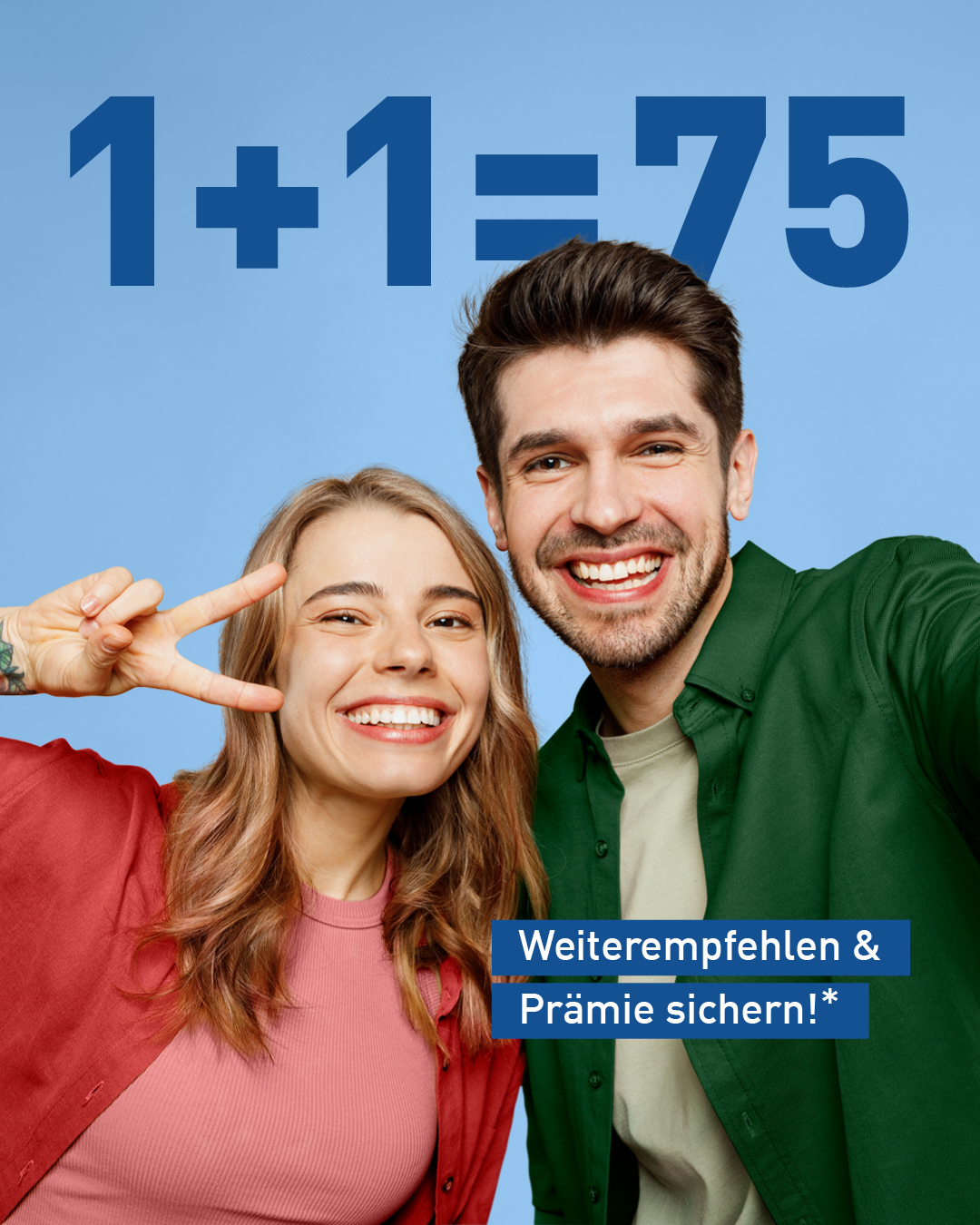 Eine junge Frau und ein Mann strahlen in die Kamera und zeigen ein Peace-Zeichen mit den Fingern. Über ihnen steht "1+1=75"